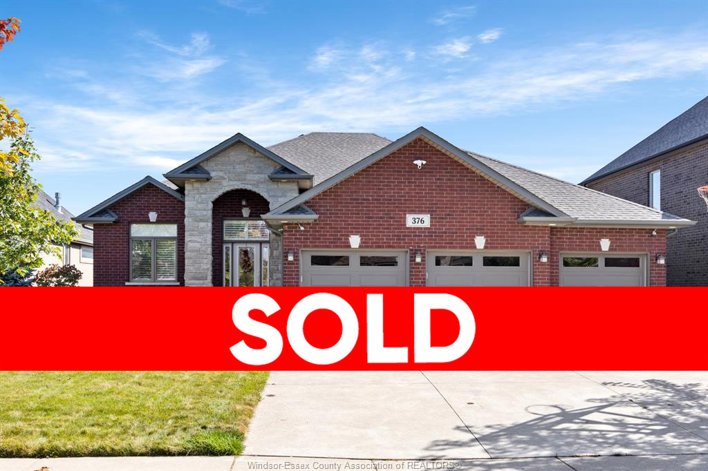 376 EVERGREEN, LAKESHORE - SOLD